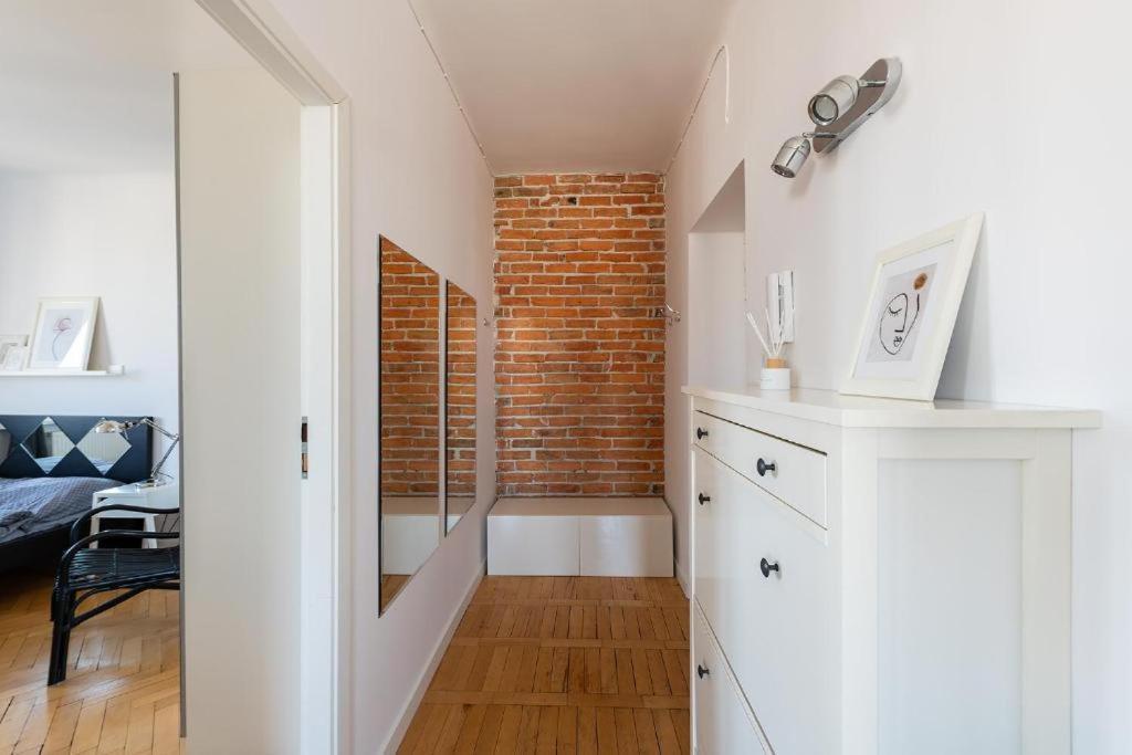 Wilcza 55: Central Private Apartment with Separate Bedroom Warsaw Exterior photo